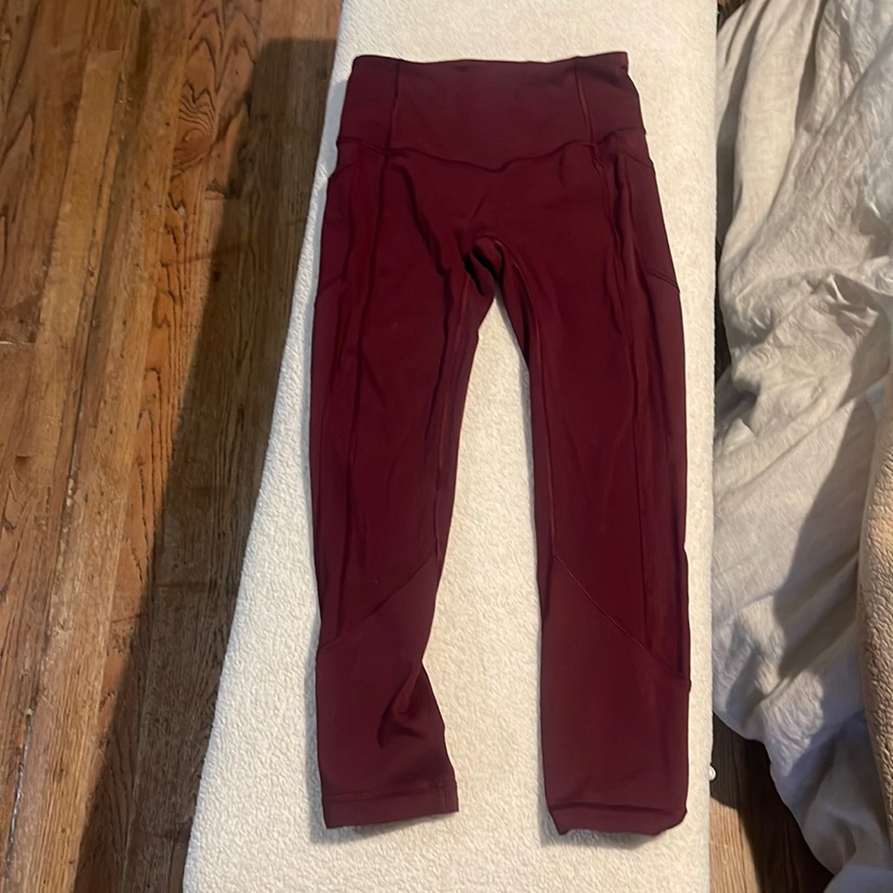 Cropped lulu lemon leggings with leg pockets